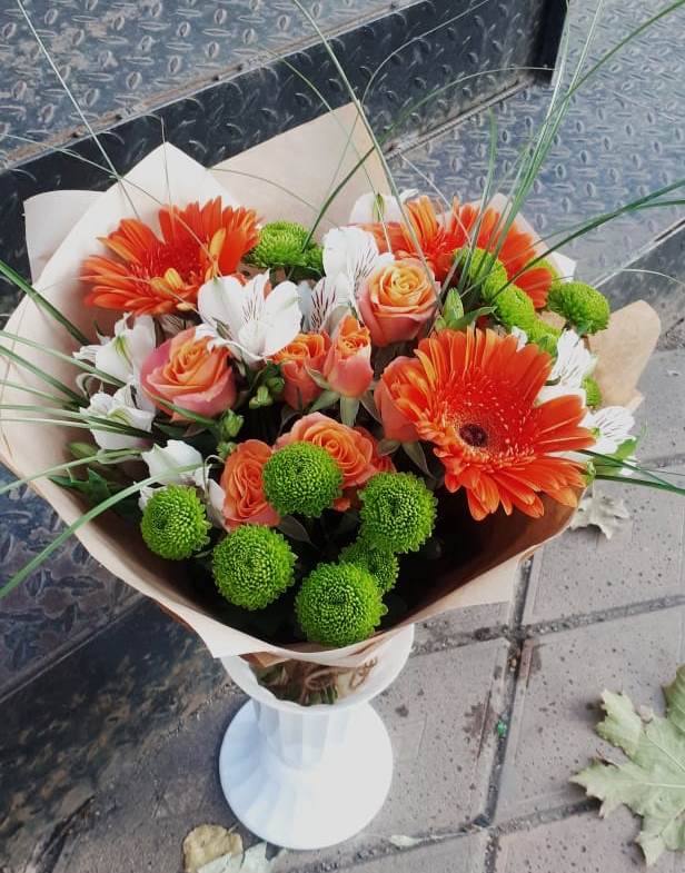 Букет цветов из: Герберы, Хризантемы, Альстромерии и Розы в Баклашах