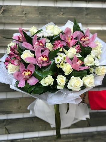 Букет цветов из: Розы и Хризантемы в Баклашах