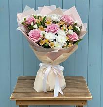 Букет цветов из:  Гвоздики, Орхидеи и Розы #REPLACE_PRED# Баклашах