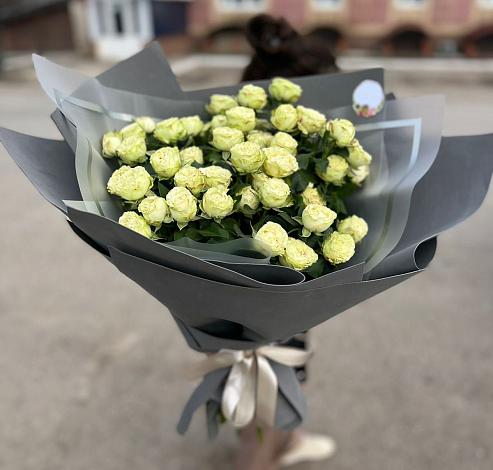 Букет Белые кустовые розы Солинеро в Баклашах