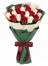 Букет Микс из красных и белых роз в Баклашах