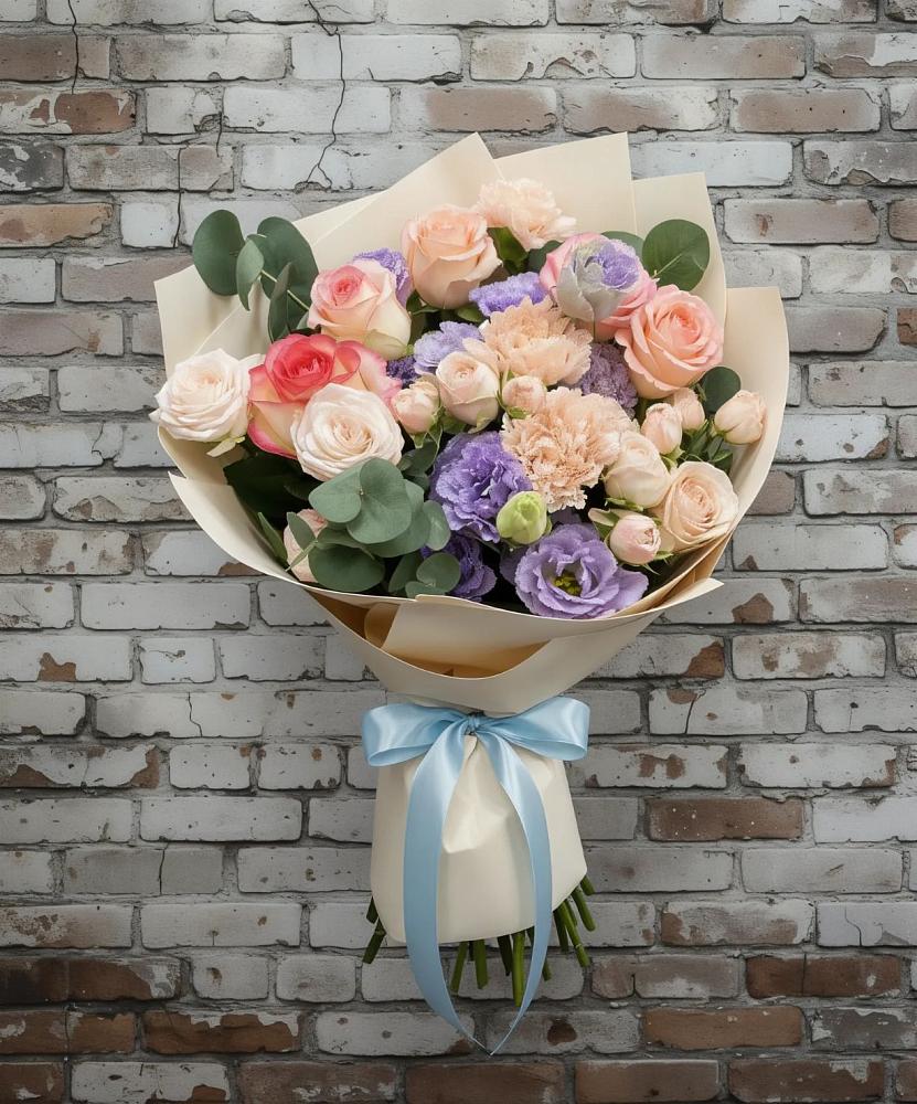 Букет цветов из: Розы, Лизиантусы и Гвоздики в Баклашах