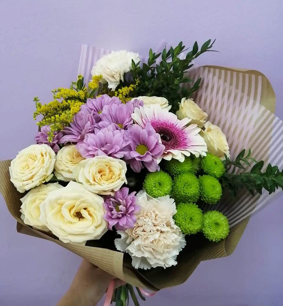 Букет цветов из: Хризантемы, Розы, Гвоздики и Герберы в Баклашах