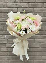 Букет цветов из:  Гвоздики, Розы, Лизиантусы и Хризантемы #REPLACE_PRED# Баклашах