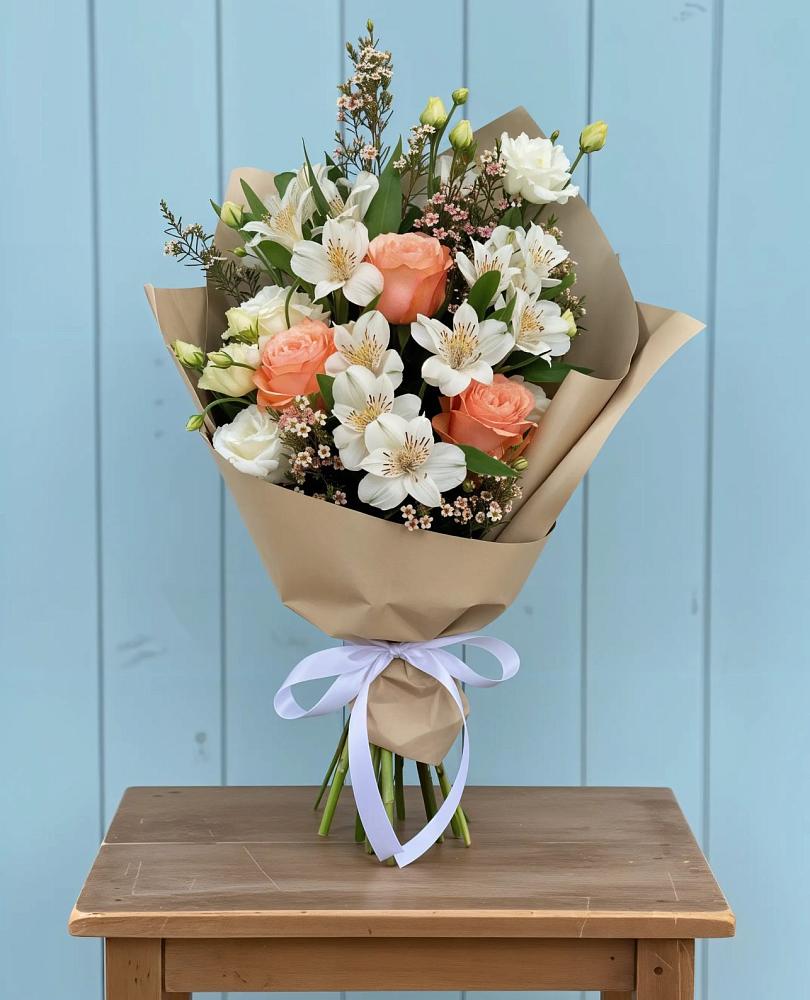 Букет цветов из: Альстромерии, Лизиантусы, Розы и Хризантемы в Баклашах